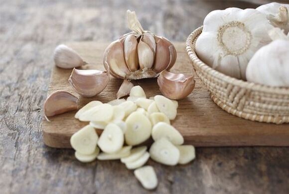 clean from parasites with garlic